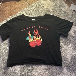 cropped t-shirt, black, cherry